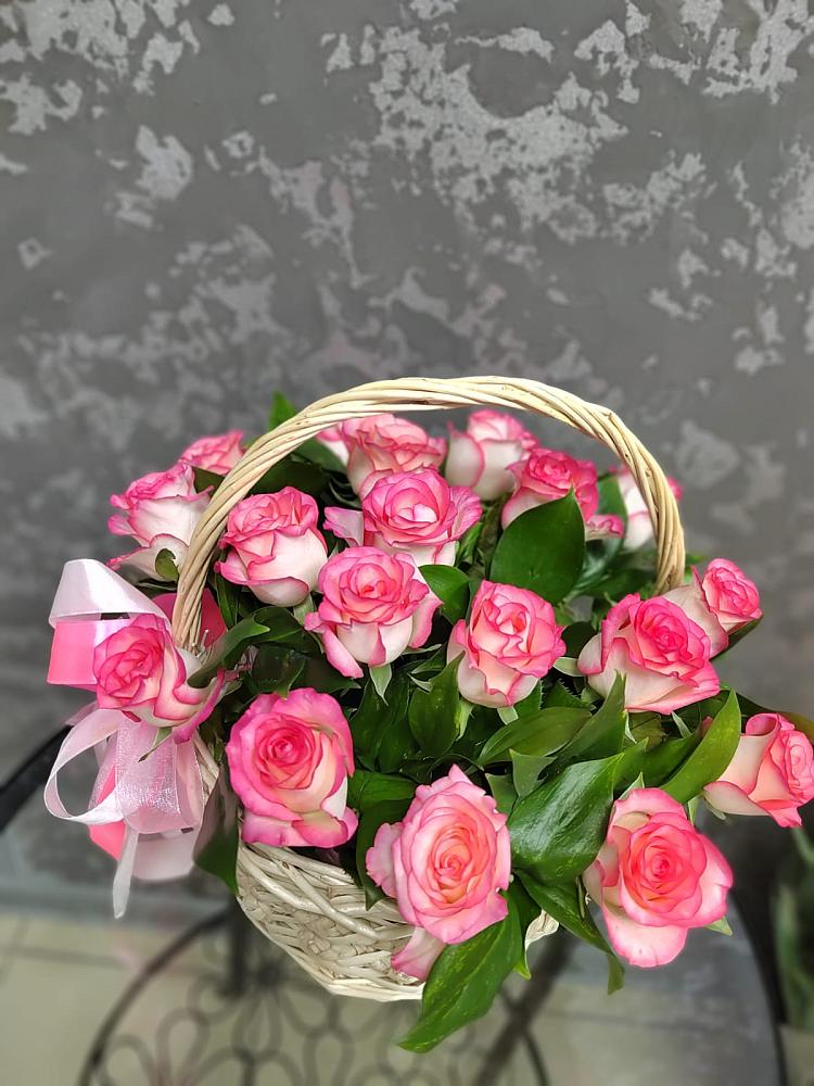 Цветочная композиция из Розы в корзине в Родионово-Несветайской