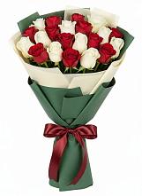 Букет Микс из красных и белых роз в Родионово-Несветайской