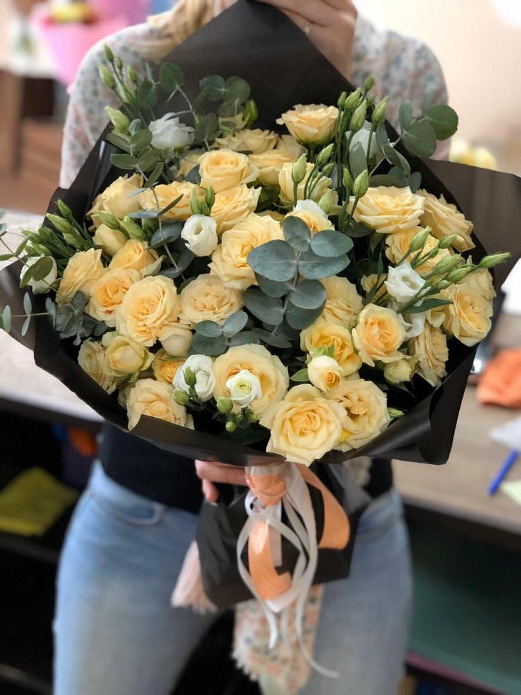 Букет цветов из: Розы и Лизиантусы в Родионово-Несветайской