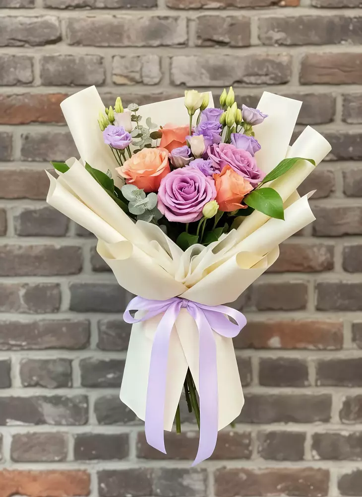 Букет цветов из: Лизиантусы и Розы в Родионово-Несветайской