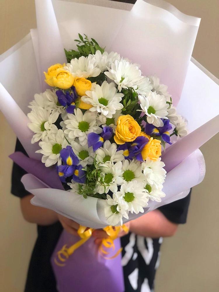Букет цветов из: Ирисы, Хризантемы и Розы в Родионово-Несветайской