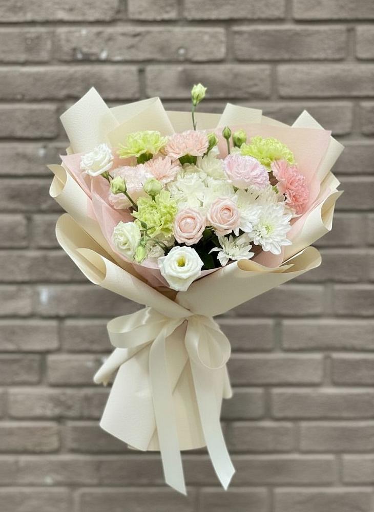 Букет цветов из: Гвоздики, Розы, Лизиантусы и Хризантемы в Родионово-Несветайской