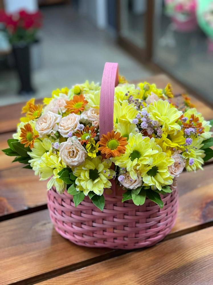 Цветочная композиция из Хризантемы и Розы в корзине в Родионово-Несветайской