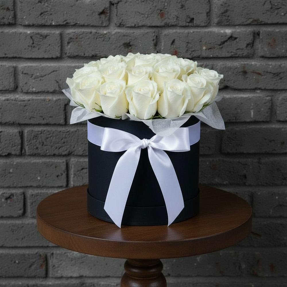 Цветочная композиция из Розы в шляпной коробке в Родионово-Несветайской